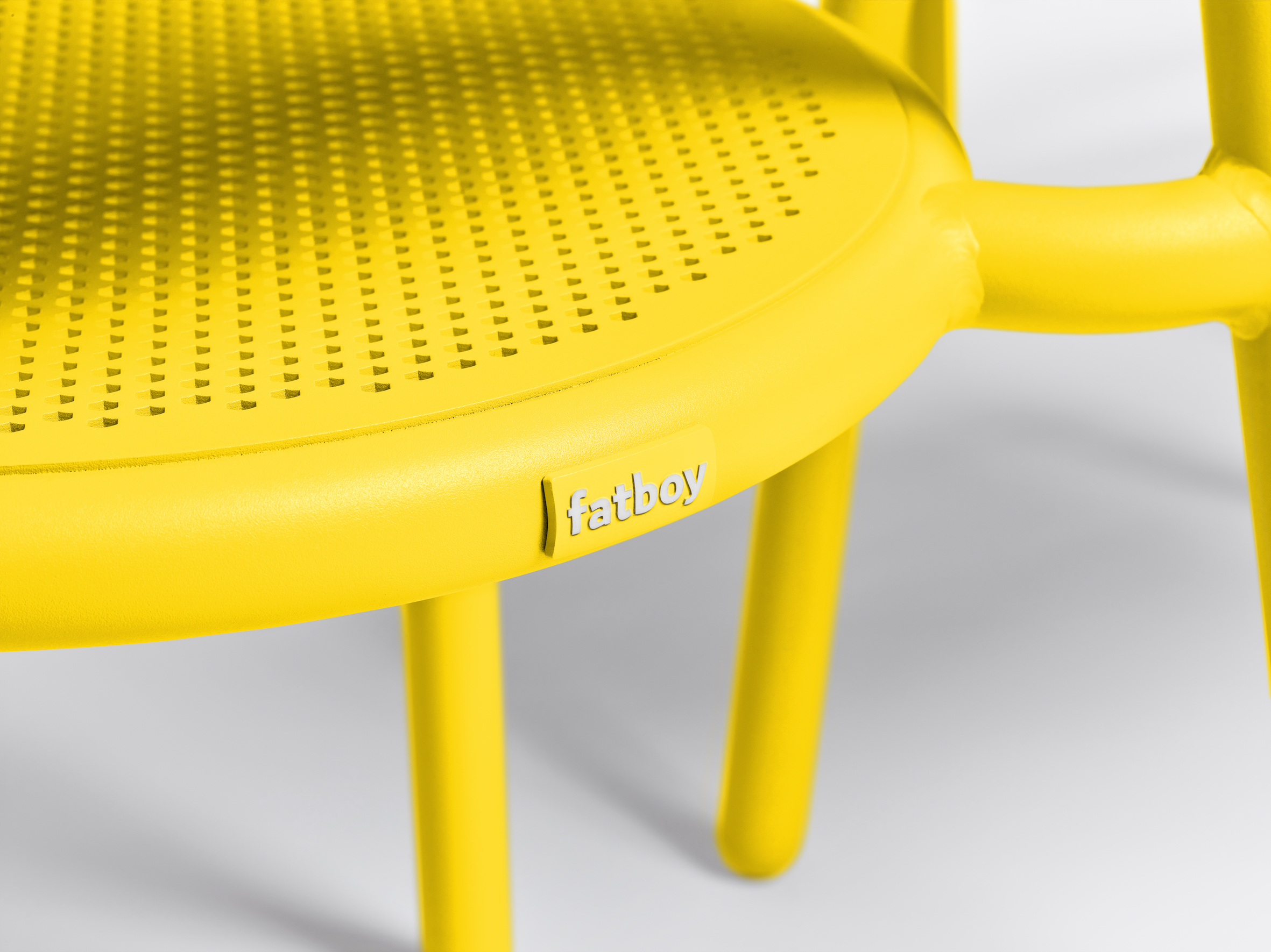 FATBOY_Toni-armchair_lemon_01_JPG-RGB